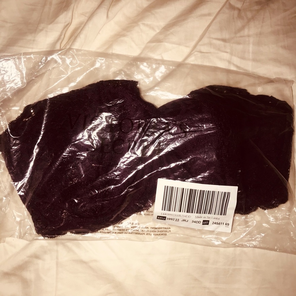 NWT victoria secret bra 34DD